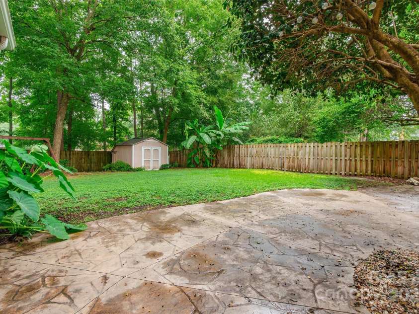 6816 Porterfield Road, Charlotte, NC 28226.  MLS# CAR4290943, YatesRealty ID 33274. 