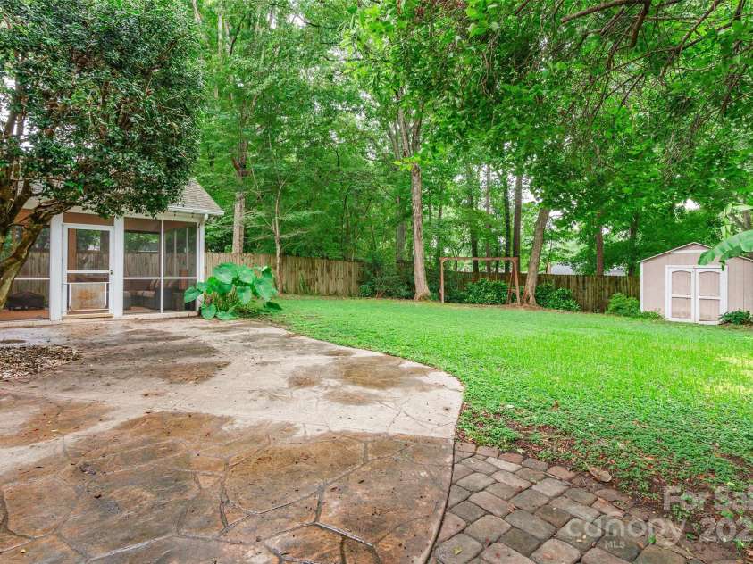 6816 Porterfield Road, Charlotte, NC 28226.  MLS# CAR4290943, YatesRealty ID 33274. 