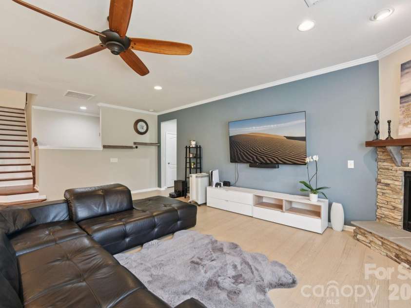 204 Hampton Trail Drive, Fort Mill, SC 29708.  MLS# CAR4350290, YatesRealty ID 33275. Great room