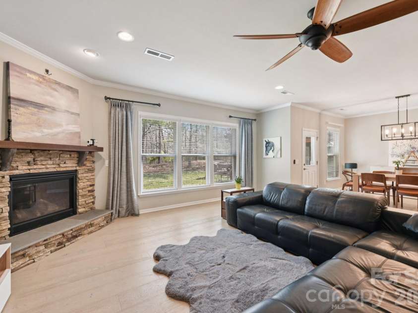 204 Hampton Trail Drive, Fort Mill, SC 29708.  MLS# CAR4350290, YatesRealty ID 33275. Great room with gas fireplace with stone surround, upgraded 9