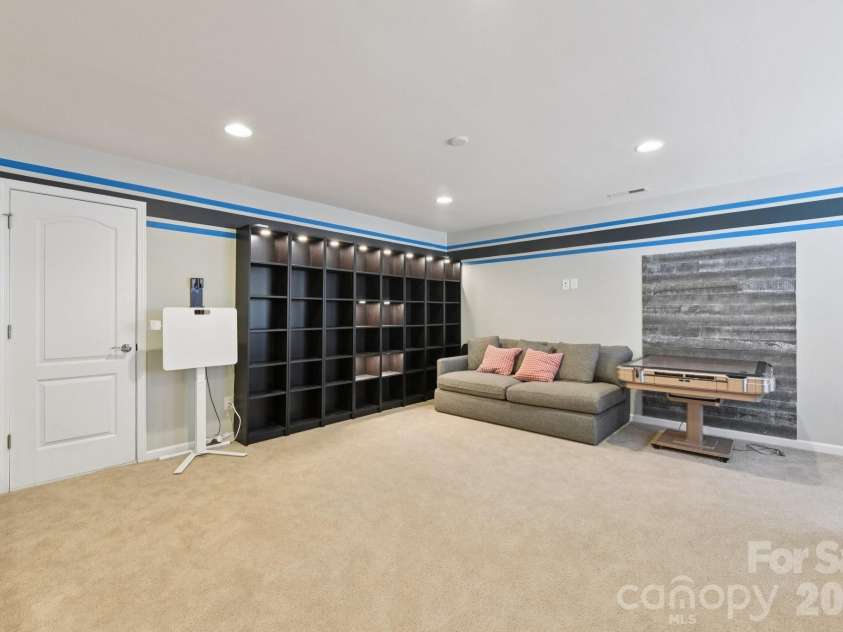 204 Hampton Trail Drive, Fort Mill, SC 29708.  MLS# CAR4350290, YatesRealty ID 33275. Large loft/bonus room on the 2nd floor.