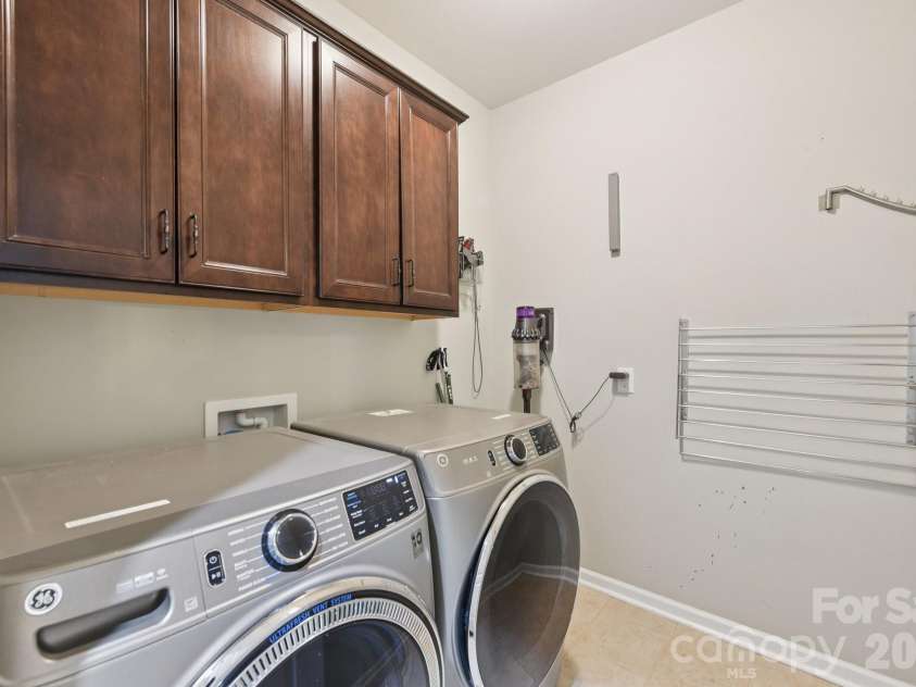 204 Hampton Trail Drive, Fort Mill, SC 29708.  MLS# CAR4350290, YatesRealty ID 33275. Laundry on the main level with cabinetry.