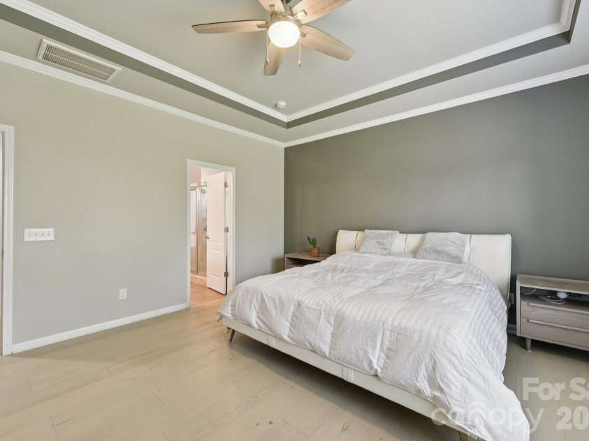204 Hampton Trail Drive, Fort Mill, SC 29708.  MLS# CAR4350290, YatesRealty ID 33275. Primary suite on main level.