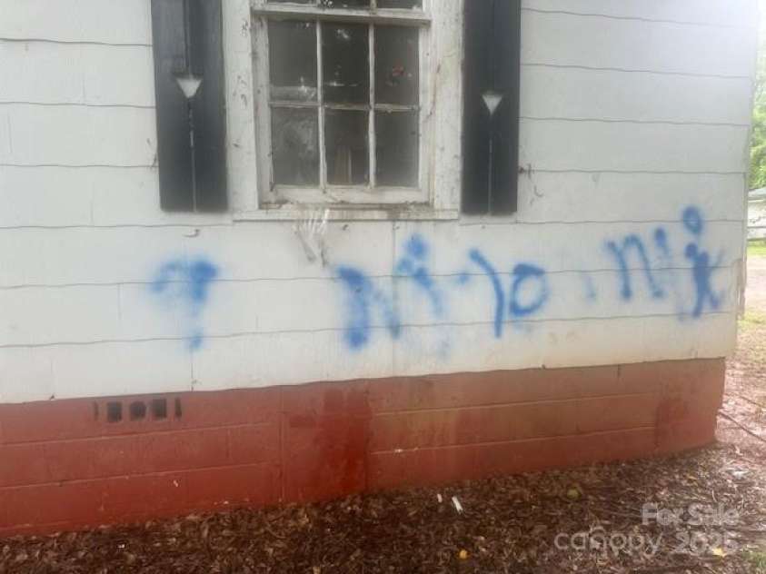 230 Hoskins Road, Charlotte, NC 28208.  MLS# CAR4293203, YatesRealty ID 33275. 