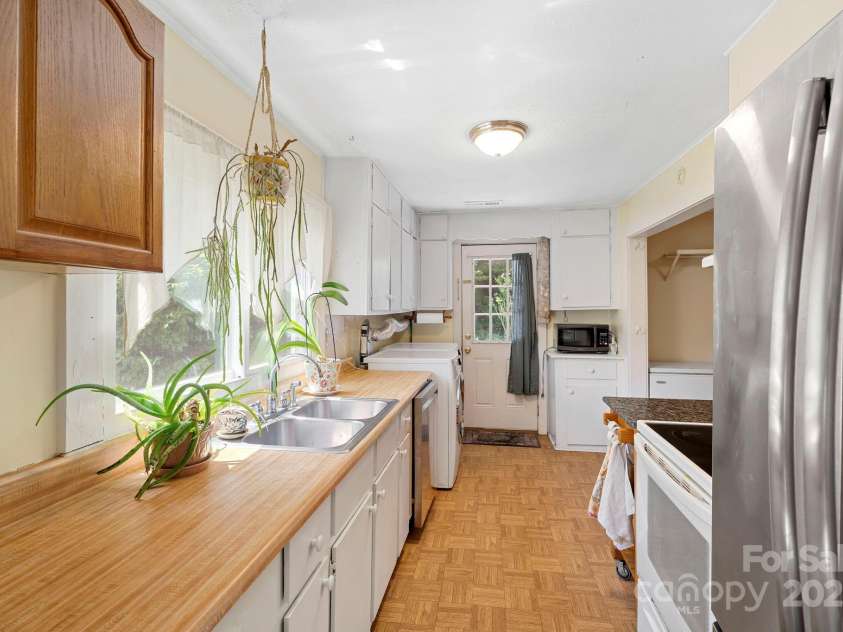 1540 Pisgah Highway, Candler, NC 28715.  MLS# CAR4293777, YatesRealty ID 33276. 