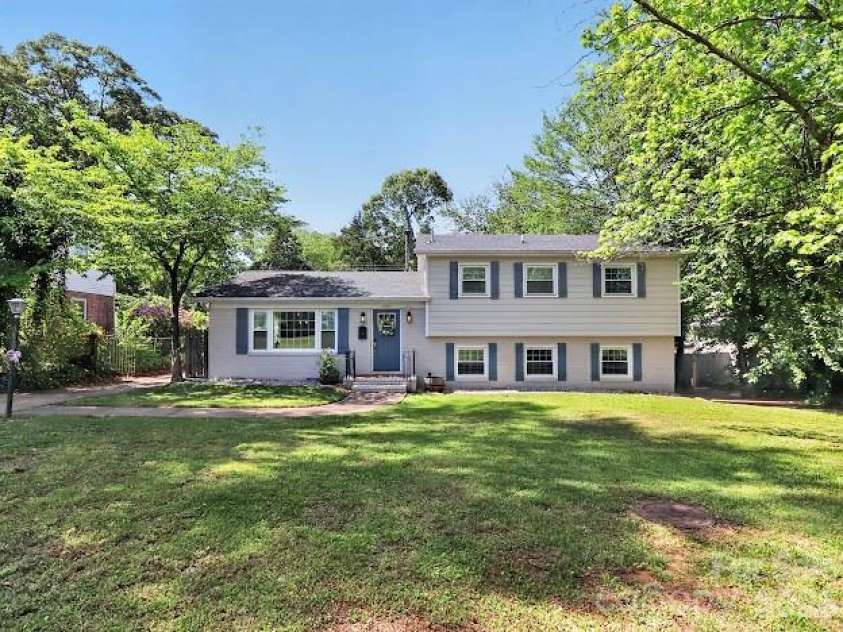 3025 Dunaire Drive, Charlotte, NC 28205.  MLS# CAR4369372, YatesRealty ID 33276. 