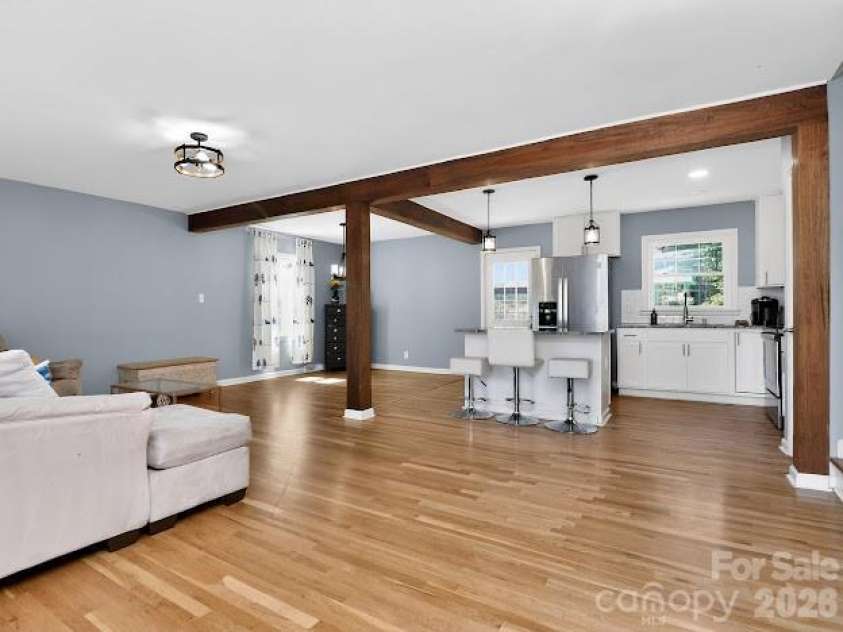 3025 Dunaire Drive, Charlotte, NC 28205.  MLS# CAR4369372, YatesRealty ID 33276. 