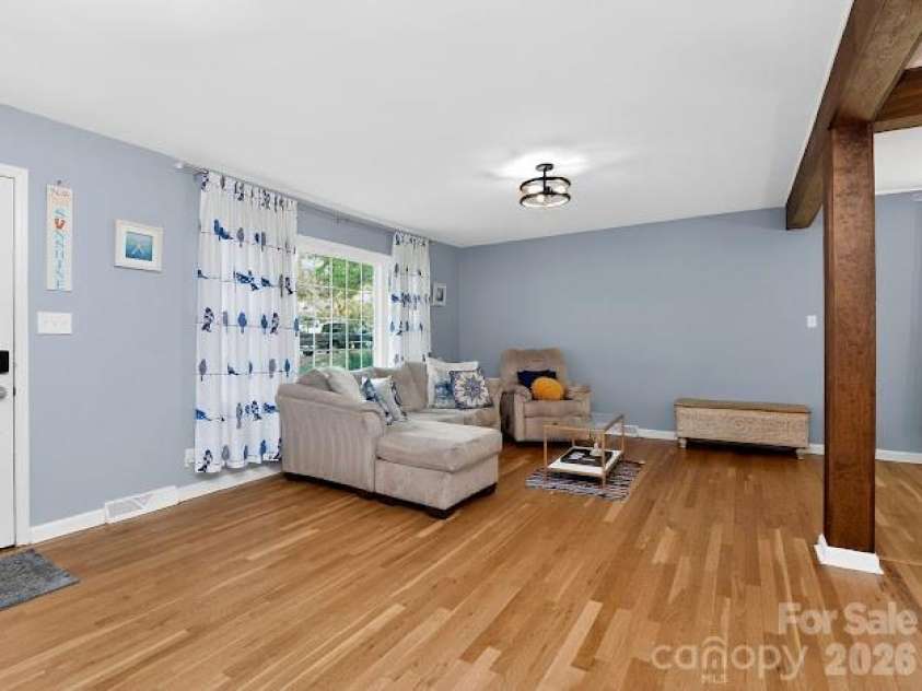 3025 Dunaire Drive, Charlotte, NC 28205.  MLS# CAR4369372, YatesRealty ID 33276. 