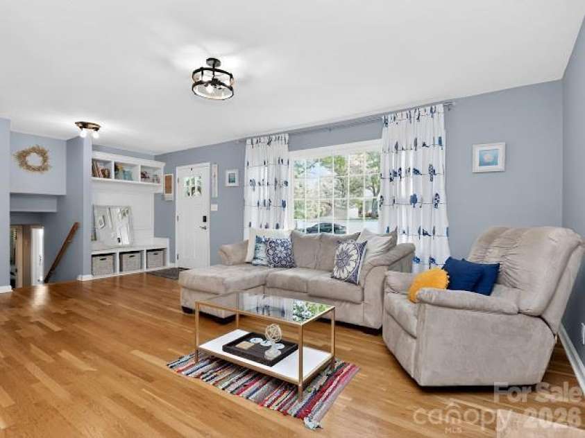 3025 Dunaire Drive, Charlotte, NC 28205.  MLS# CAR4369372, YatesRealty ID 33276. 