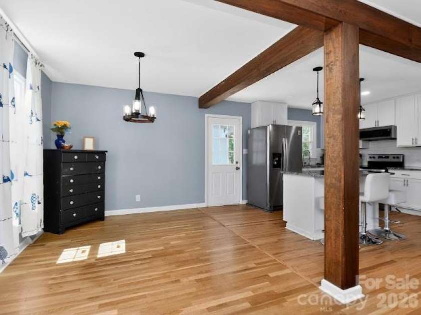3025 Dunaire Drive, Charlotte, NC 28205.  MLS# CAR4369372, YatesRealty ID 33276. 