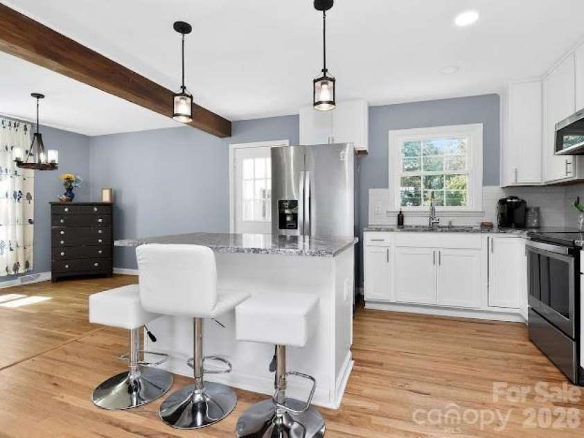 3025 Dunaire Drive, Charlotte, NC 28205.  MLS# CAR4369372, YatesRealty ID 33276. 
