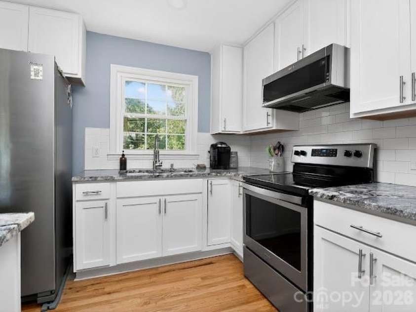 3025 Dunaire Drive, Charlotte, NC 28205.  MLS# CAR4369372, YatesRealty ID 33276. 