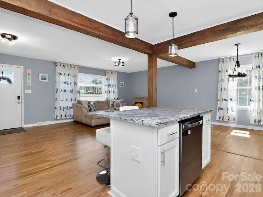 3025 Dunaire Drive, Charlotte, NC 28205.  MLS# CAR4369372, YatesRealty ID 33276. 