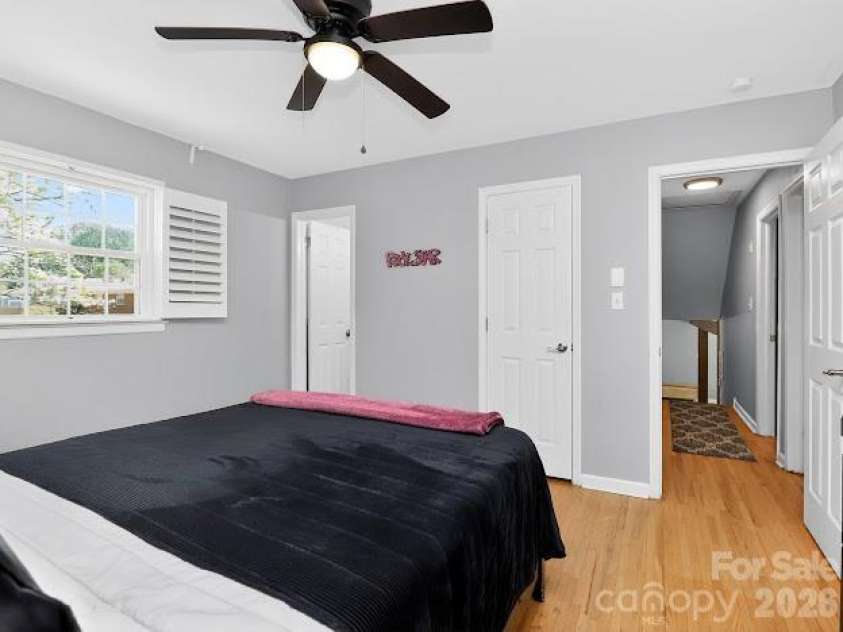3025 Dunaire Drive, Charlotte, NC 28205.  MLS# CAR4369372, YatesRealty ID 33276. 