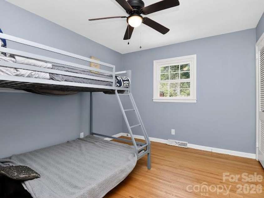 3025 Dunaire Drive, Charlotte, NC 28205.  MLS# CAR4369372, YatesRealty ID 33276. 