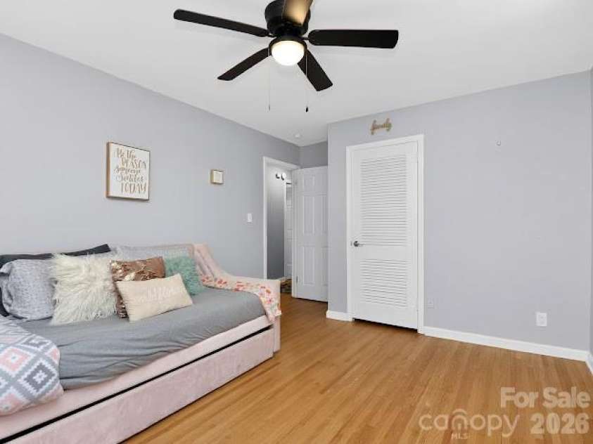 3025 Dunaire Drive, Charlotte, NC 28205.  MLS# CAR4369372, YatesRealty ID 33276. 
