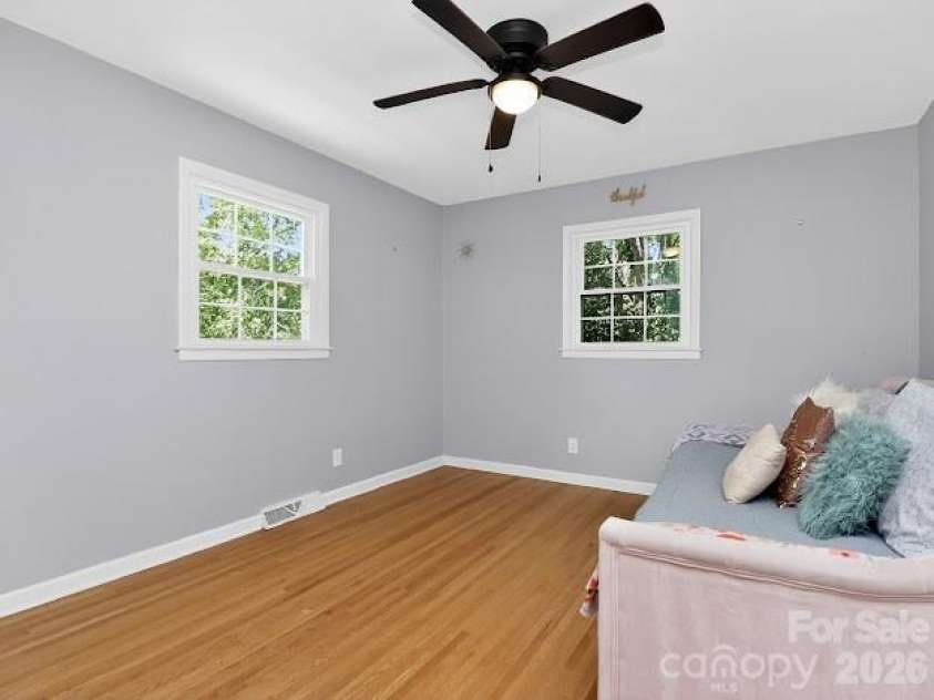 3025 Dunaire Drive, Charlotte, NC 28205.  MLS# CAR4369372, YatesRealty ID 33276. 
