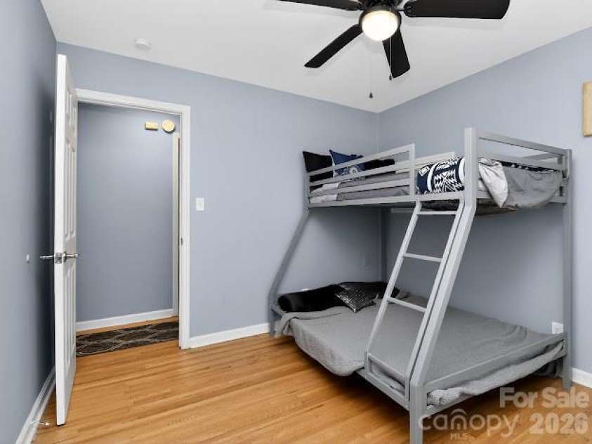3025 Dunaire Drive, Charlotte, NC 28205.  MLS# CAR4369372, YatesRealty ID 33276. 