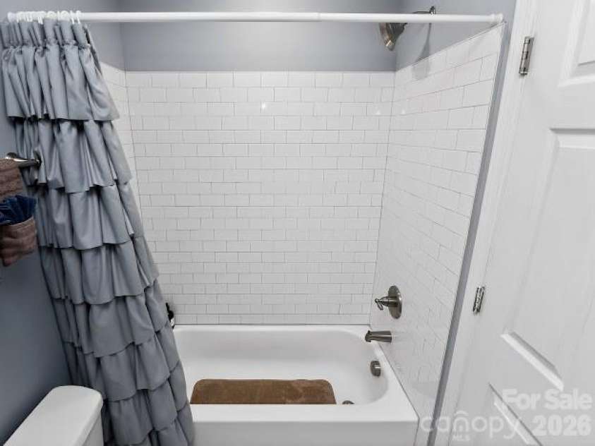 3025 Dunaire Drive, Charlotte, NC 28205.  MLS# CAR4369372, YatesRealty ID 33276. 