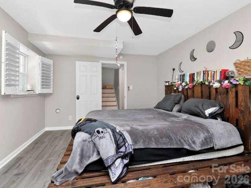 3025 Dunaire Drive, Charlotte, NC 28205.  MLS# CAR4369372, YatesRealty ID 33276. 