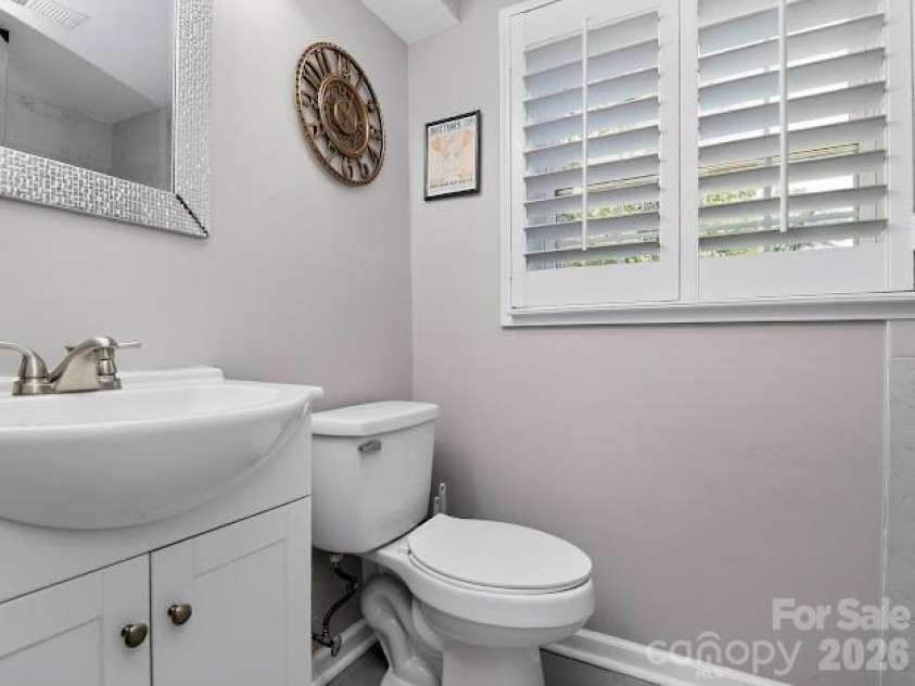 3025 Dunaire Drive, Charlotte, NC 28205.  MLS# CAR4369372, YatesRealty ID 33276. 