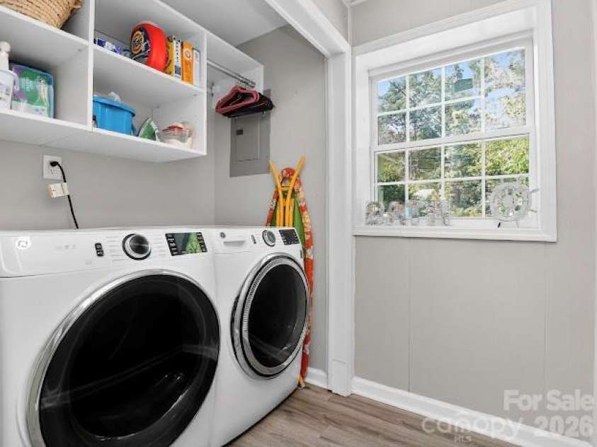 3025 Dunaire Drive, Charlotte, NC 28205.  MLS# CAR4369372, YatesRealty ID 33276. 