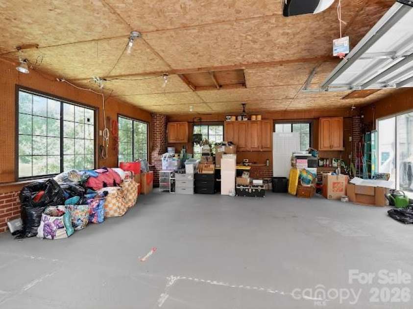 3025 Dunaire Drive, Charlotte, NC 28205.  MLS# CAR4369372, YatesRealty ID 33276. 