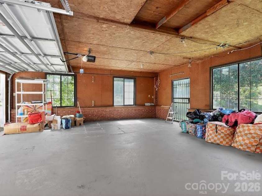 3025 Dunaire Drive, Charlotte, NC 28205.  MLS# CAR4369372, YatesRealty ID 33276. 