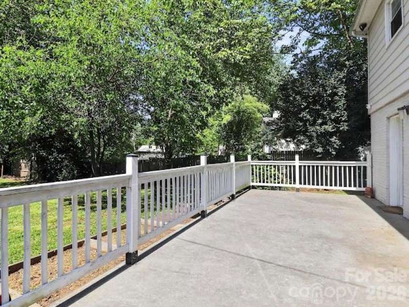 3025 Dunaire Drive, Charlotte, NC 28205.  MLS# CAR4369372, YatesRealty ID 33276. 