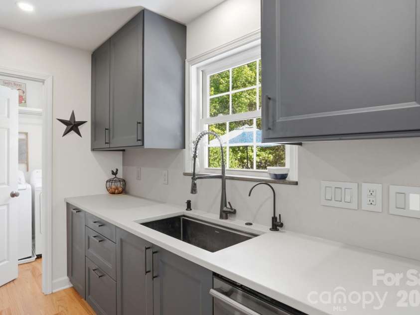 104 Ardmore Place, Mooresville, NC 28117.  MLS# CAR4366893, YatesRealty ID 33277. 