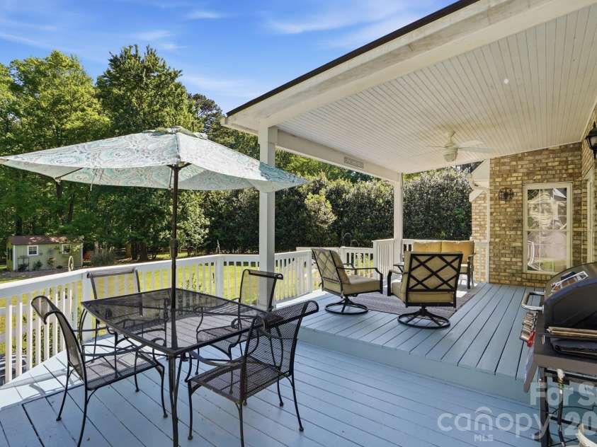 104 Ardmore Place, Mooresville, NC 28117.  MLS# CAR4366893, YatesRealty ID 33277. 