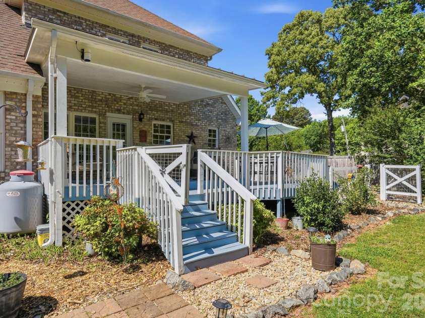 104 Ardmore Place, Mooresville, NC 28117.  MLS# CAR4366893, YatesRealty ID 33277. 
