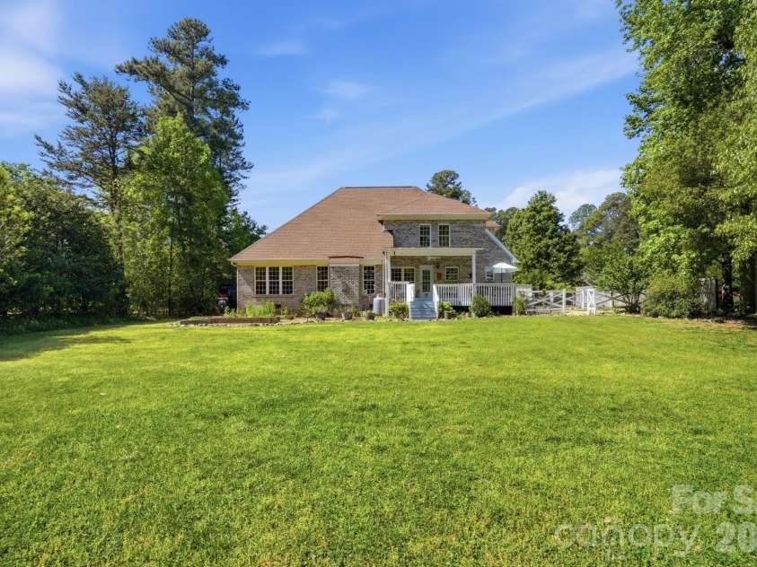 104 Ardmore Place, Mooresville, NC 28117.  MLS# CAR4366893, YatesRealty ID 33277. 