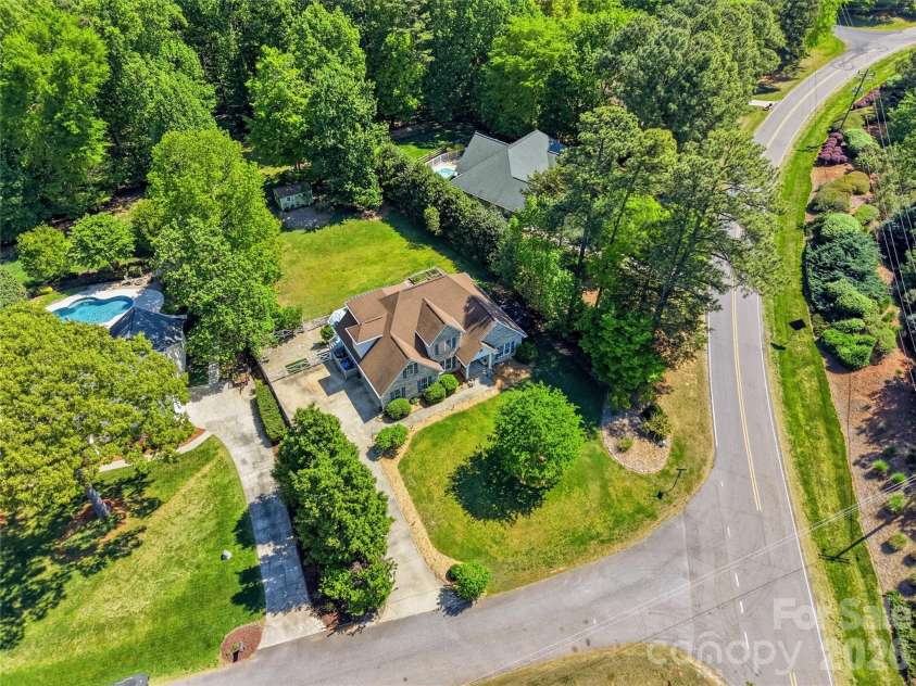104 Ardmore Place, Mooresville, NC 28117.  MLS# CAR4366893, YatesRealty ID 33277. 