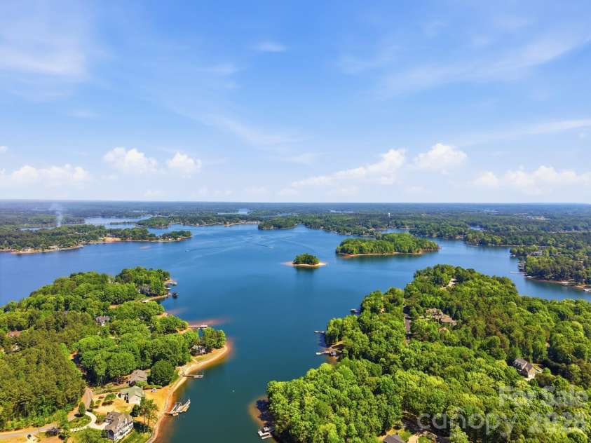 104 Ardmore Place, Mooresville, NC 28117.  MLS# CAR4366893, YatesRealty ID 33277. 