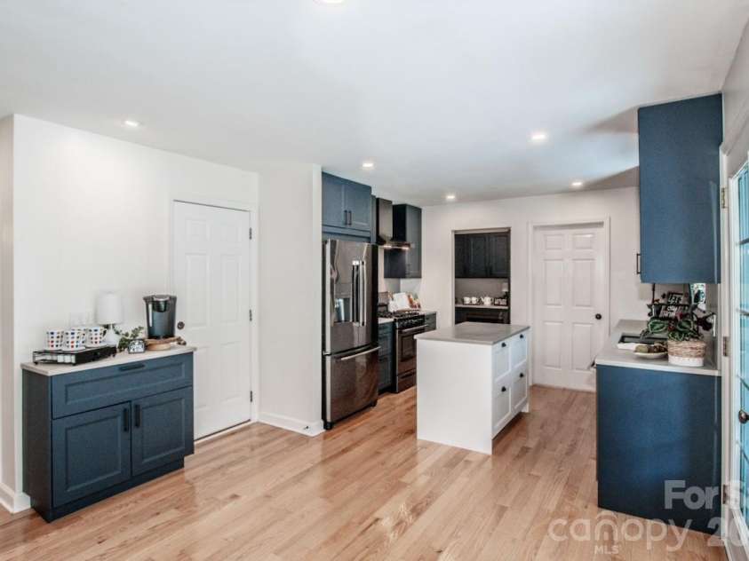 104 Ardmore Place, Mooresville, NC 28117.  MLS# CAR4366893, YatesRealty ID 33277. 