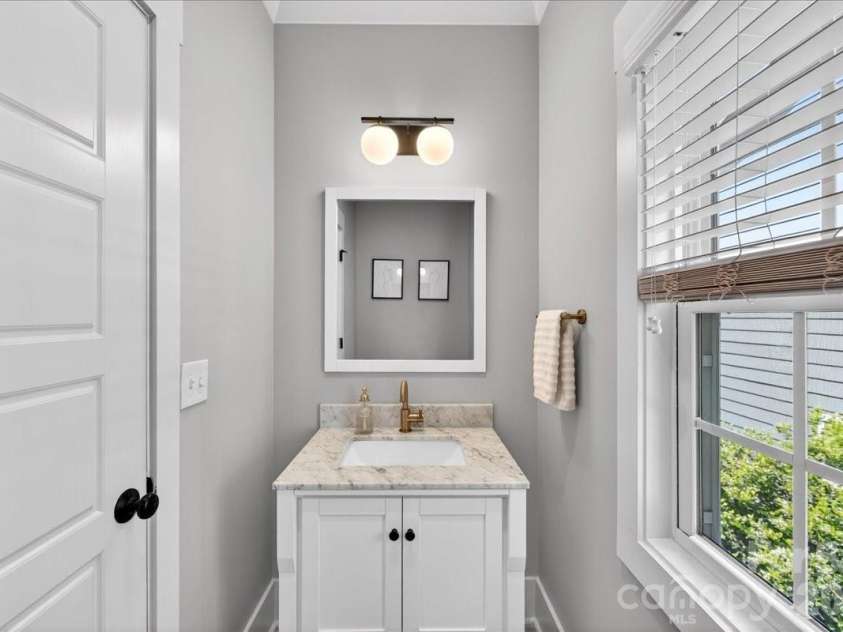 1413 Lomax Avenue, Charlotte, NC 28211.  MLS# CAR4372245, YatesRealty ID 33278. 