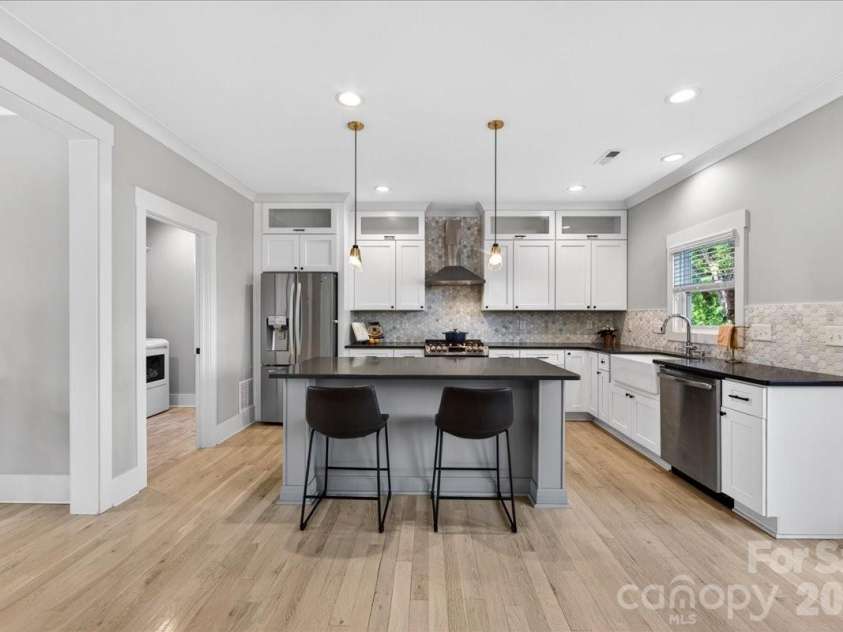1413 Lomax Avenue, Charlotte, NC 28211.  MLS# CAR4372245, YatesRealty ID 33278. 