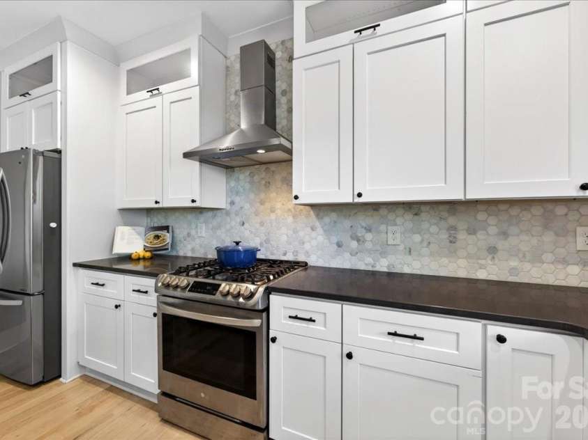 1413 Lomax Avenue, Charlotte, NC 28211.  MLS# CAR4372245, YatesRealty ID 33278. 