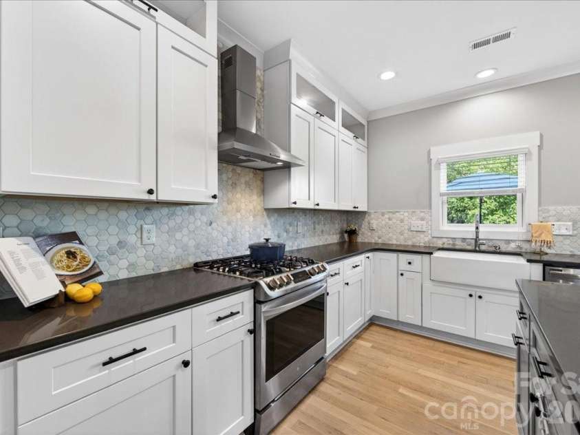 1413 Lomax Avenue, Charlotte, NC 28211.  MLS# CAR4372245, YatesRealty ID 33278. 