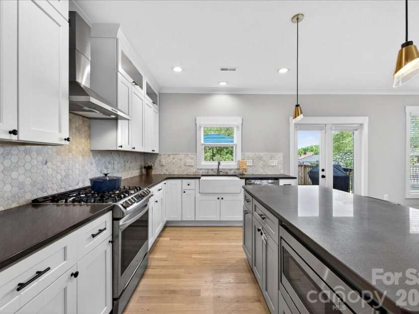 1413 Lomax Avenue, Charlotte, NC 28211.  MLS# CAR4372245, YatesRealty ID 33278. 