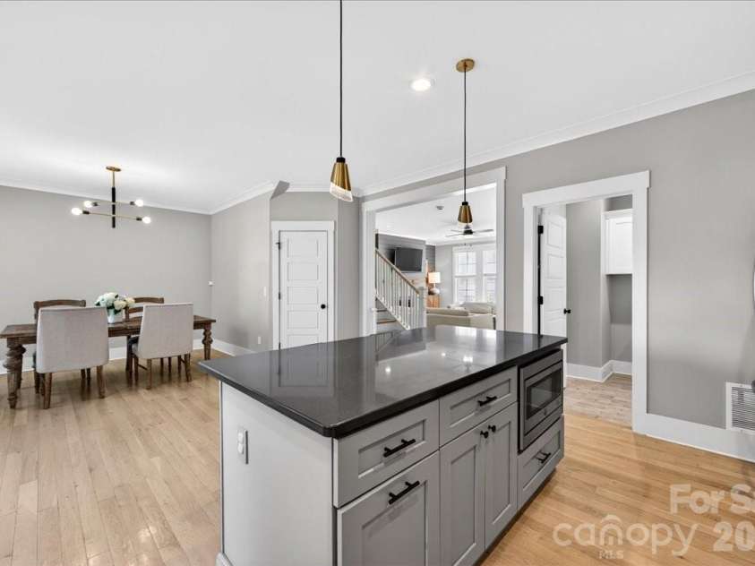 1413 Lomax Avenue, Charlotte, NC 28211.  MLS# CAR4372245, YatesRealty ID 33278. 