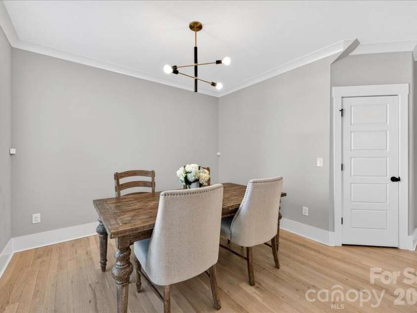 1413 Lomax Avenue, Charlotte, NC 28211.  MLS# CAR4372245, YatesRealty ID 33278. 
