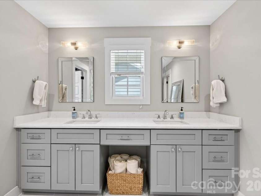 1413 Lomax Avenue, Charlotte, NC 28211.  MLS# CAR4372245, YatesRealty ID 33278. 