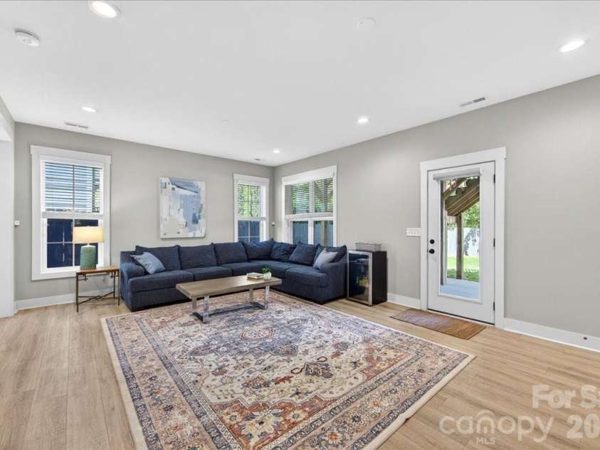 1413 Lomax Avenue, Charlotte, NC 28211.  MLS# CAR4372245, YatesRealty ID 33278. 
