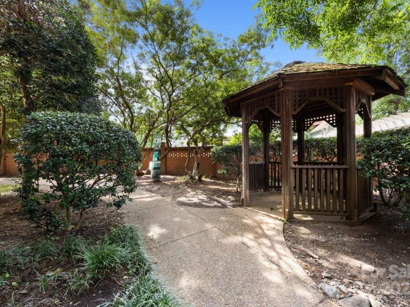 415 Church Street, Charlotte, NC 28202.  MLS# CAR4268917, YatesRealty ID 33278. 