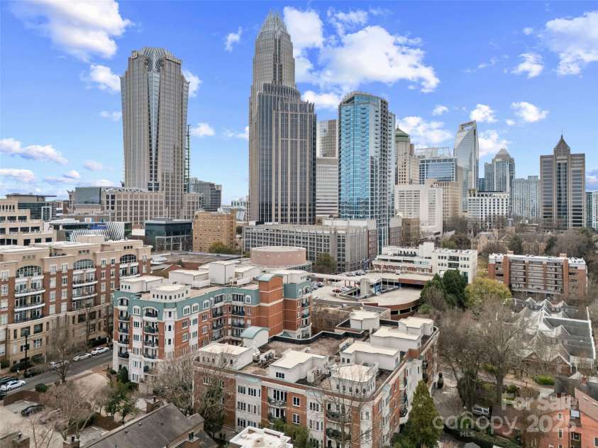 415 Church Street, Charlotte, NC 28202.  MLS# CAR4278226, YatesRealty ID 33278. 