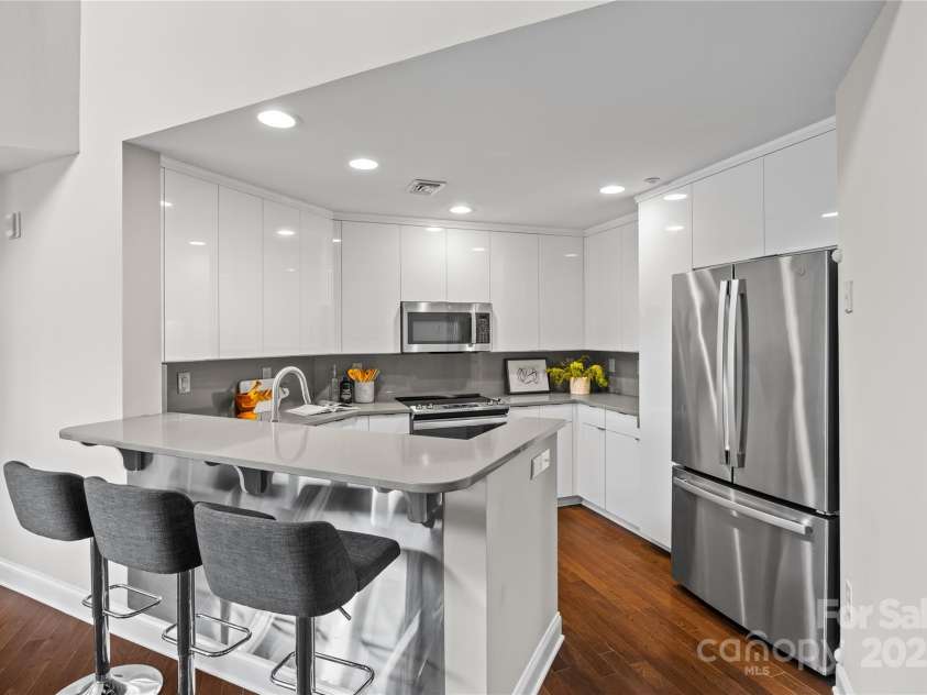 415 Church Street, Charlotte, NC 28202.  MLS# CAR4278226, YatesRealty ID 33278. 