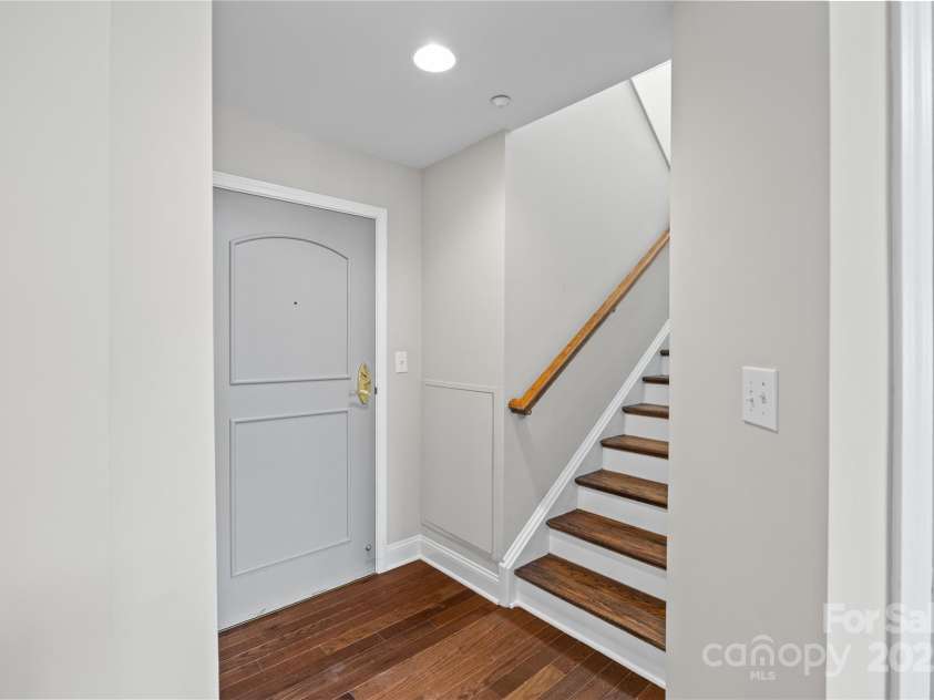 415 Church Street, Charlotte, NC 28202.  MLS# CAR4278226, YatesRealty ID 33278. 