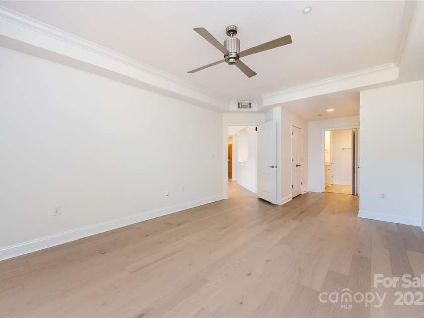 415 Church Street, Charlotte, NC 28202.  MLS# CAR4315165, YatesRealty ID 33278. 